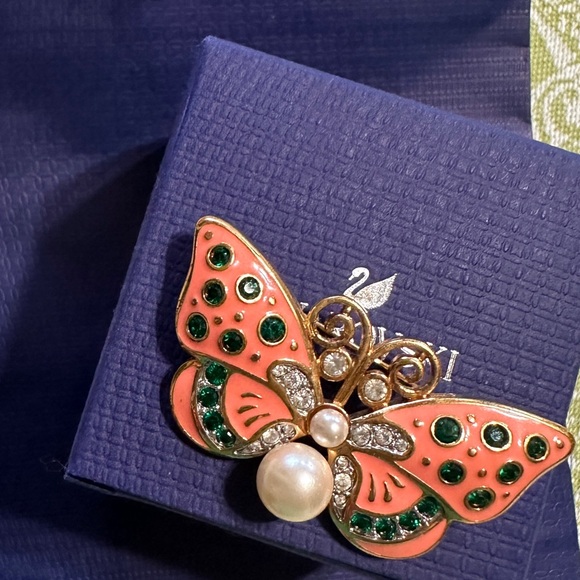 🦋 Swarovski Butterfly Brooch 🦋 - Picture 1 of 3